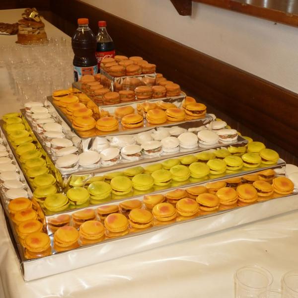 Pyramide de macarons salés